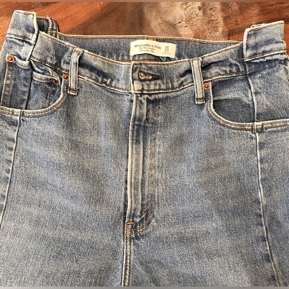 Abercrombie & Fitch 90s Straight Curve Love Ultra High Rise Jeans Size 31 - Picture 1 of 9